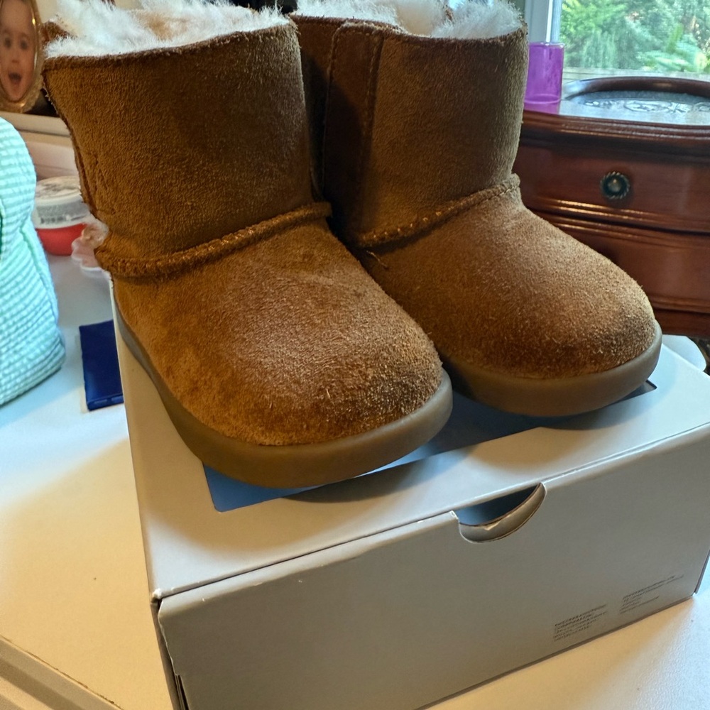 Keelan UGG Toddler Chesnut Suede Boots with Cream Fur